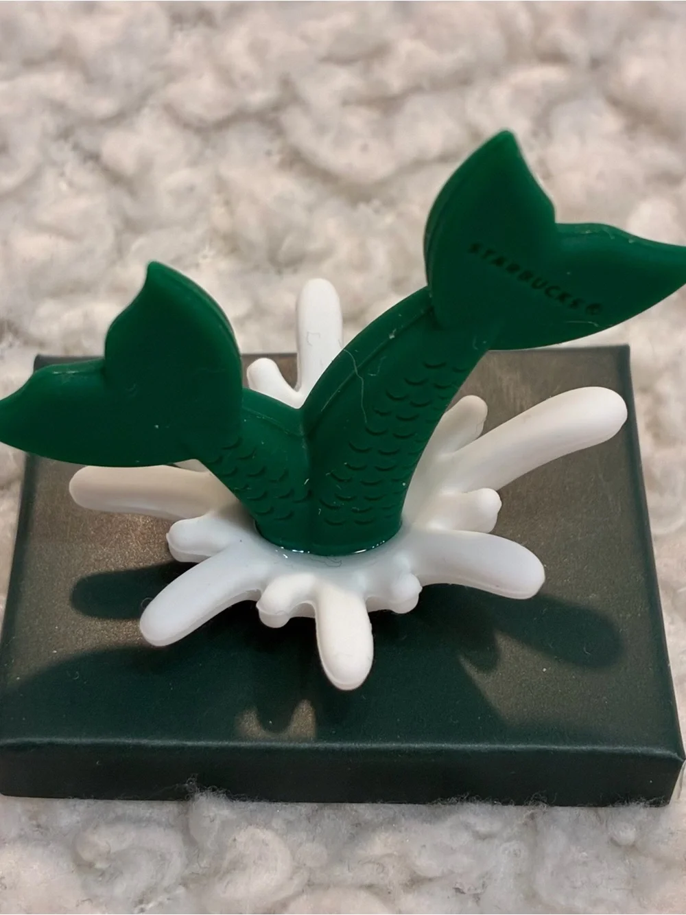 New and in original box STARBUCKS 2022 Reusable Siren Tail Cup Stopper